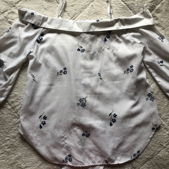 2 for 25❗️Off-Shoulder Ti-Front Button-Down Blouse - Picture 3 of 6